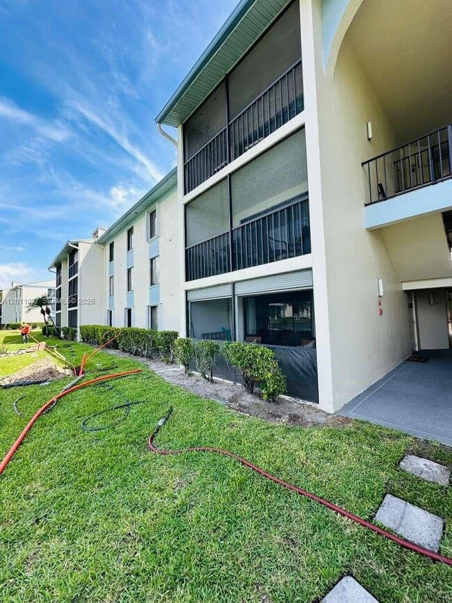 Building Photo - 1110 Green Pine Blvd Unit C1