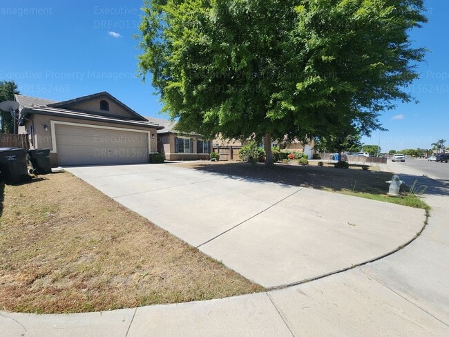 Photo - 5 bedrooms/ 2 baths Location Olive Dr/ Old Farm Rd