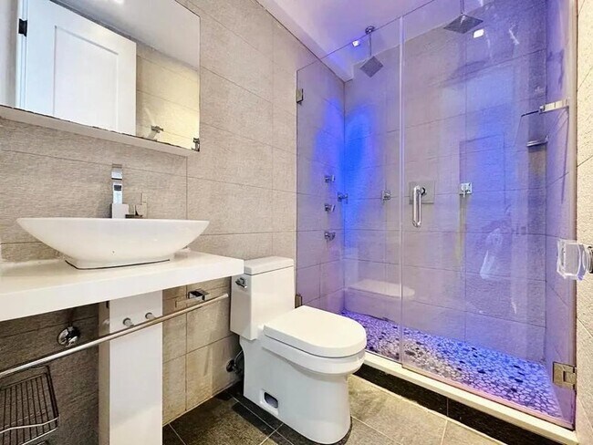 Nice room in a good neighborhood