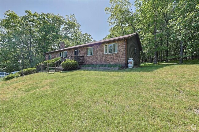 Building Photo - 142 Shawanga Lodge Rd Rental
