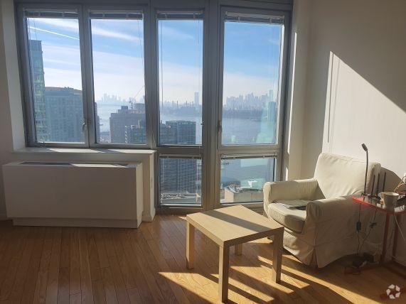 Building Photo - 1 bedroom in LONG ISLAND CITY NY 11109 Unit 1705 Rental