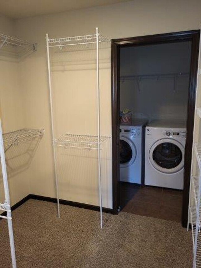 End unit Townhome in the Heart of West Des... House Rental in West