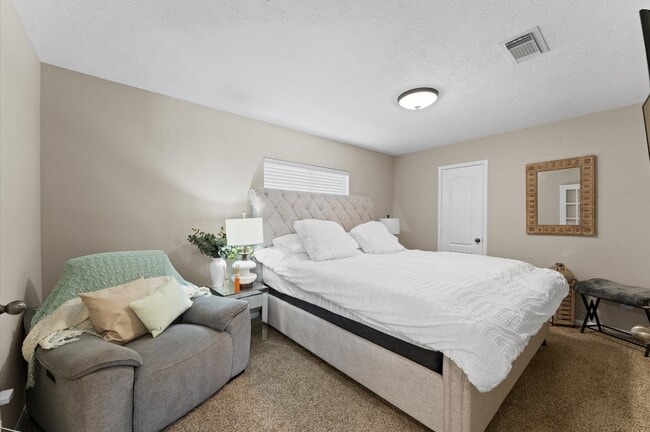 Photo - 19251 Hopeview Ct