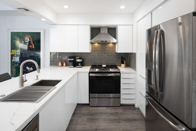 Photo - 7135 Hollywood Blvd Unit 403