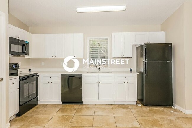 Photo - 3 Bedroom Pet-Friendly Home in DAYTONA BEACH, FL with Main Street Renewal