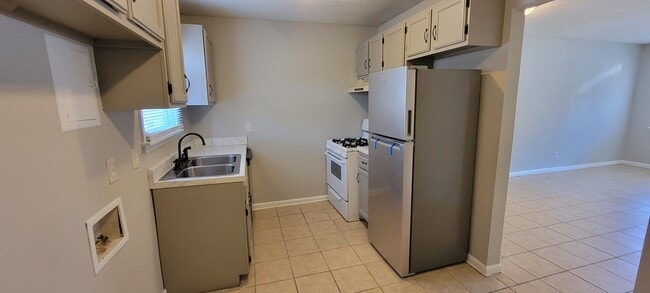 Photo - 3923 Overland Hts