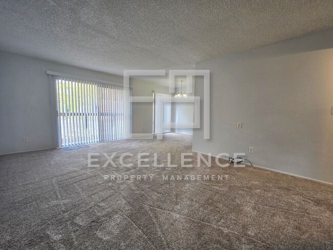 Photo - Upper 2/1 With New Carpets, Updated Kitchen and Many Many Many Community Features! Unidad 12