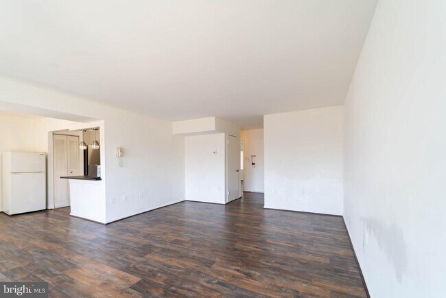 Photo - 37 Canterbury Square Unidad 302