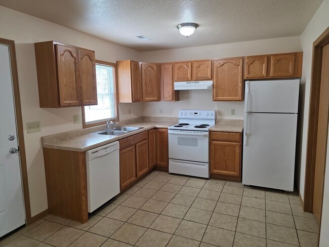 Building Photo - 1003 S Riggen St Unit A