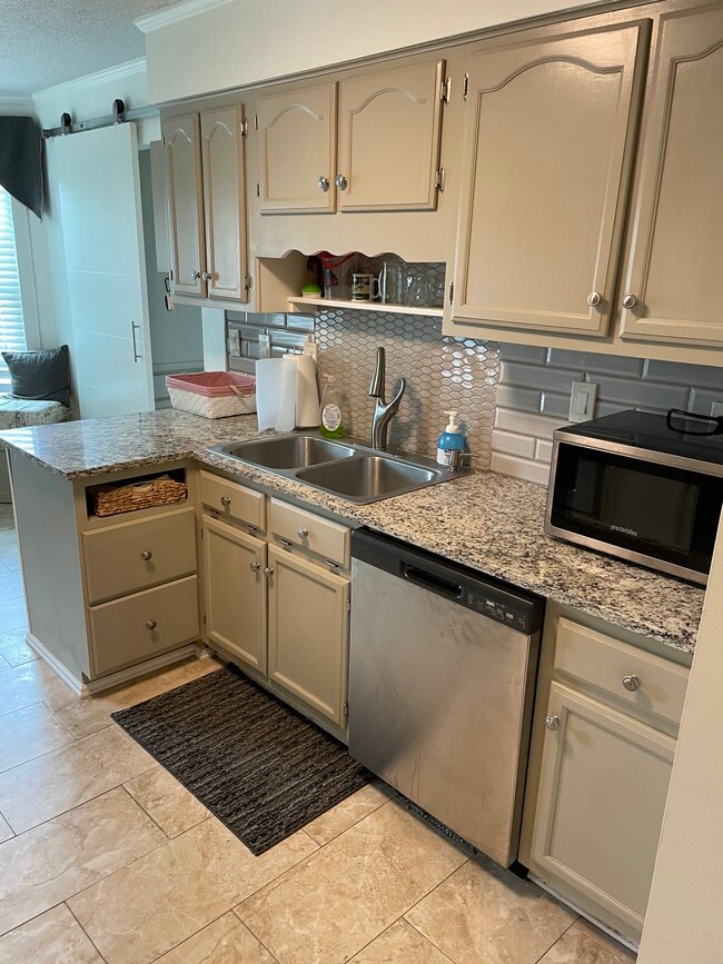 Photo - 973 Greencliff Dr