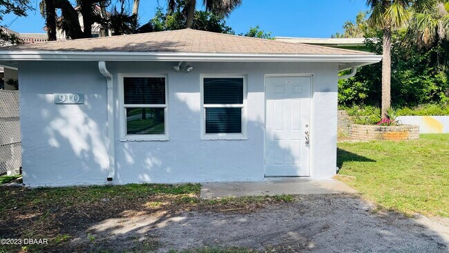 Building Photo - 914 N Wild Olive Ave Unit 910