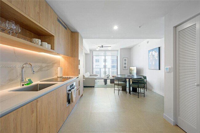 Photo - 11 NE 6th St Unidad 2411