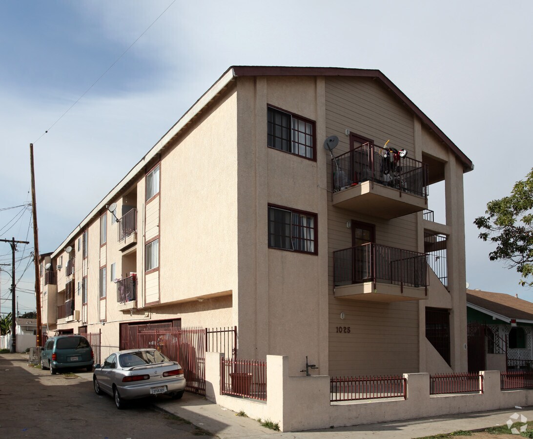 Photo - 1025 Gaviota Ave Apartments