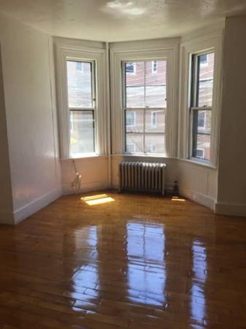 Building Photo - 8 Adella Pl Unit 2R