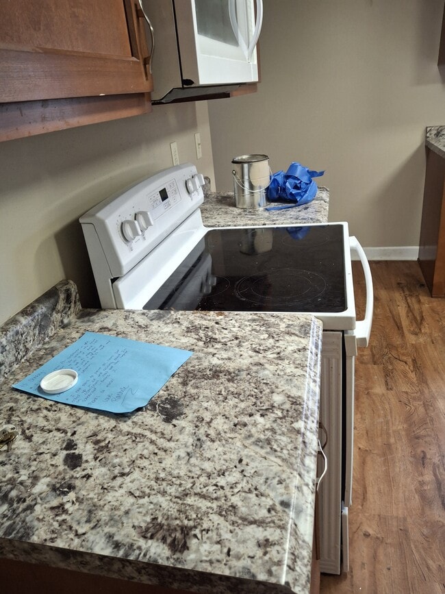 Kitchen - 125 Kettle Moraine Dr S Unit 125 Upper