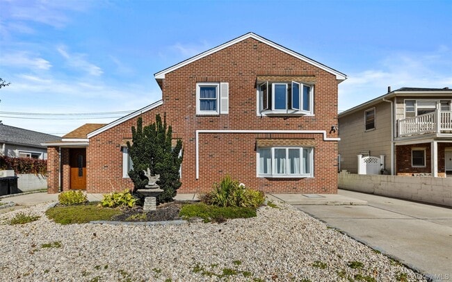 Building Photo - 539 W Park Ave