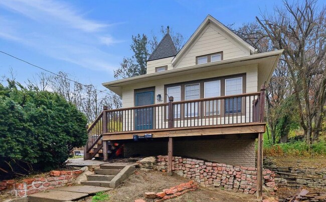 Building Photo - Madison Tri-Plex Unit A