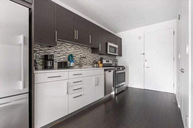 555 10th Ave Unit SI FL12-ID1016209P
