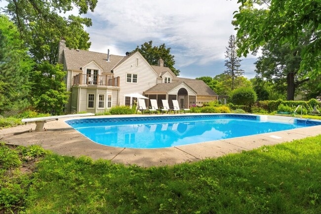 Photo - 2730 Glenhurst Ave