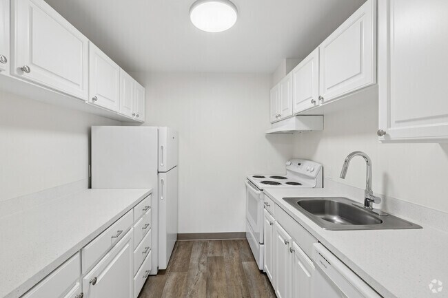 1BR, 1BA - 704SF - Kitchen - Willamette View Apartments