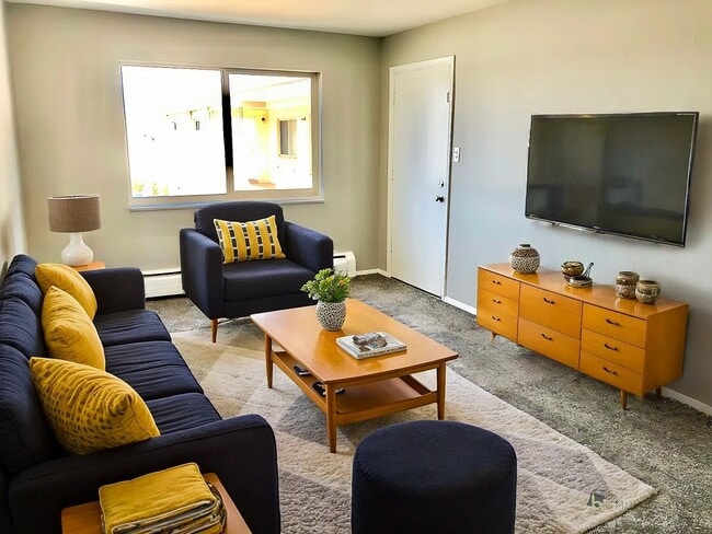 Building Photo - Royal Oaks Rental