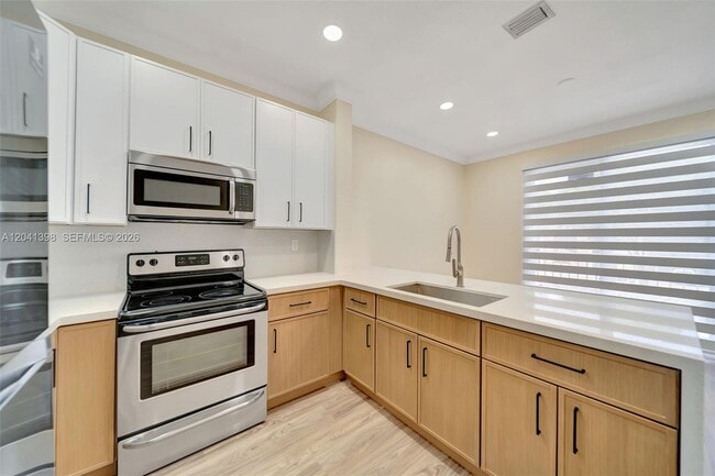 Building Photo - 17620 NW 73rd Ave Unit 205-17