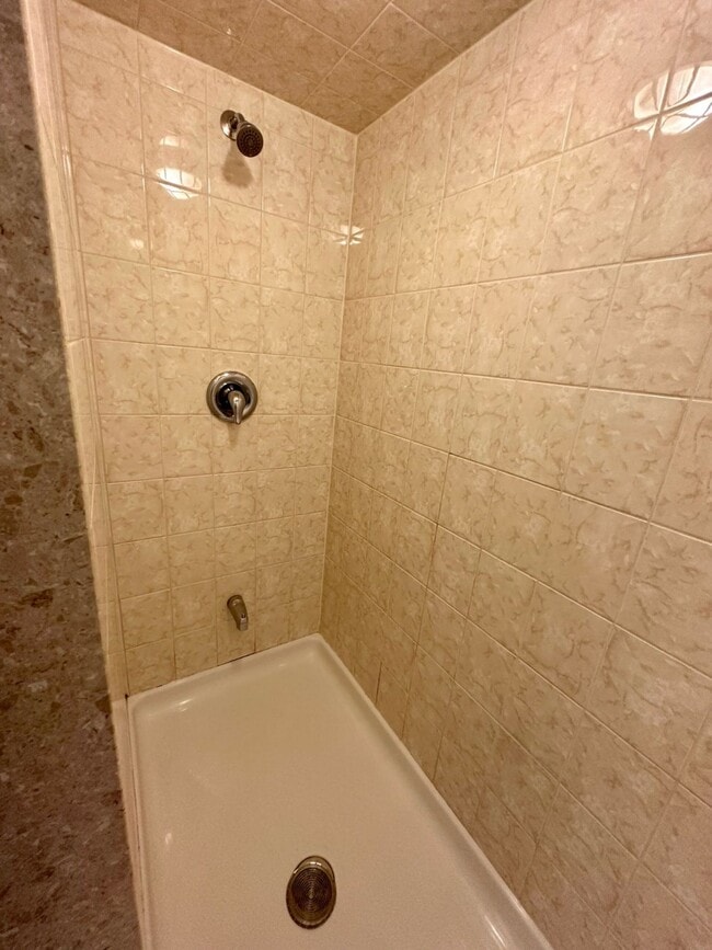 Photo - 103 Baffin Cres Unit 103