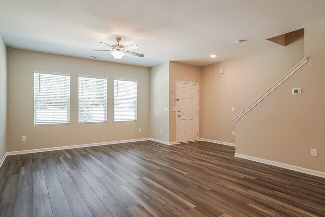 Photo - 524 Landing View Dr