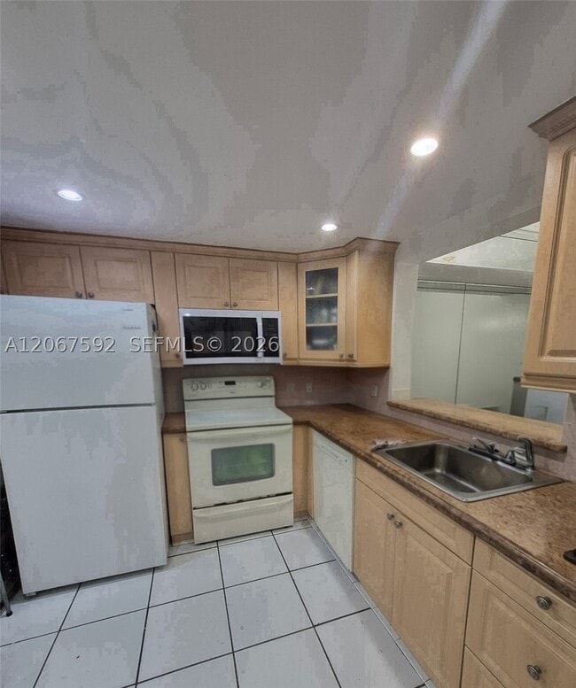 Building Photo - 2055 SW 122nd Ave Unit 229