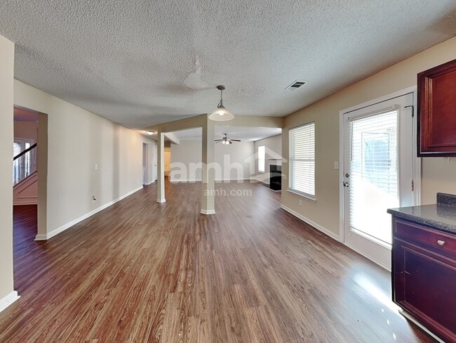 Photo - 298 Sheffield Ln