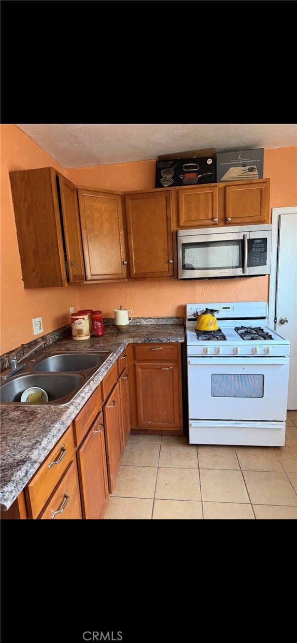 Photo - 210 W Lugonia Ave