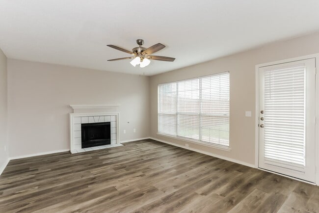 Photo - 1631 Chapman St