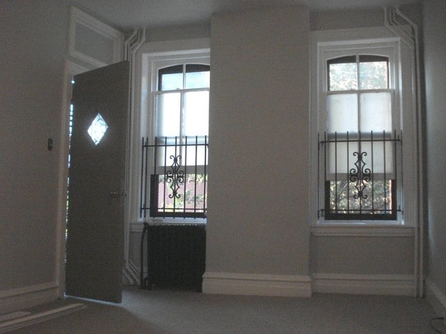 Building Photo - 2404 Parrish St Unit 1