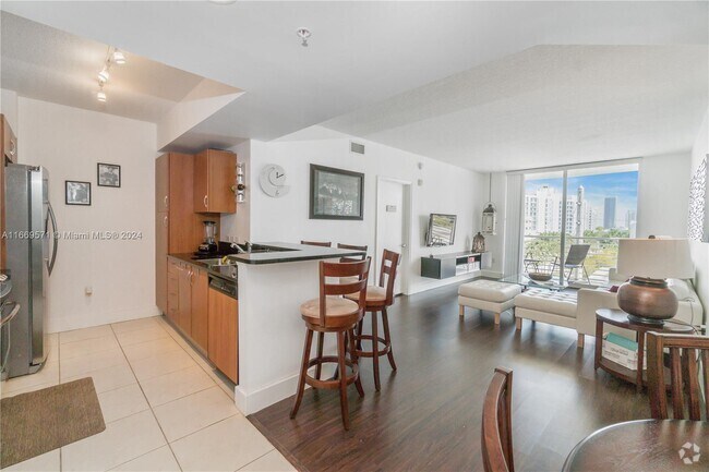 Building Photo - 18800 NE 29th Ave Unit # 613 Rental