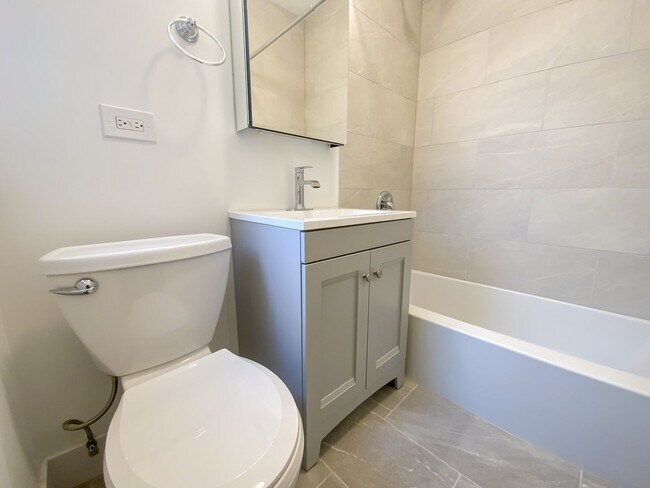 Photo - 3620 N Marshfield Ave Unit 3620-1B
