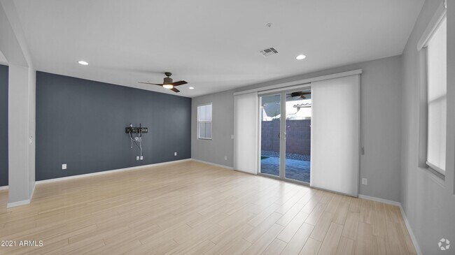 Building Photo - 2354 W Gloria Ln Rental
