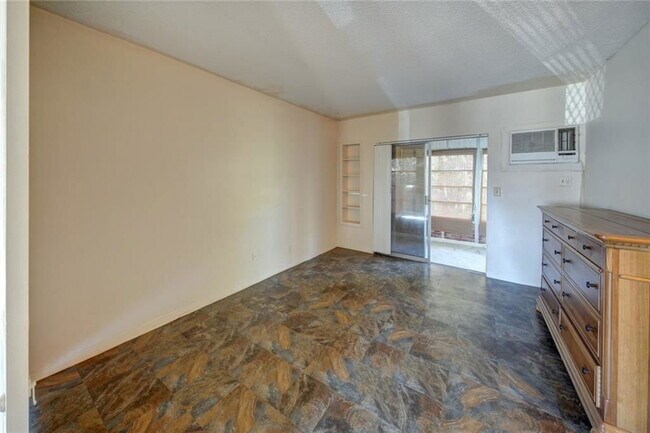 Photo - 2115 NE 42nd Ct Unidad 105N