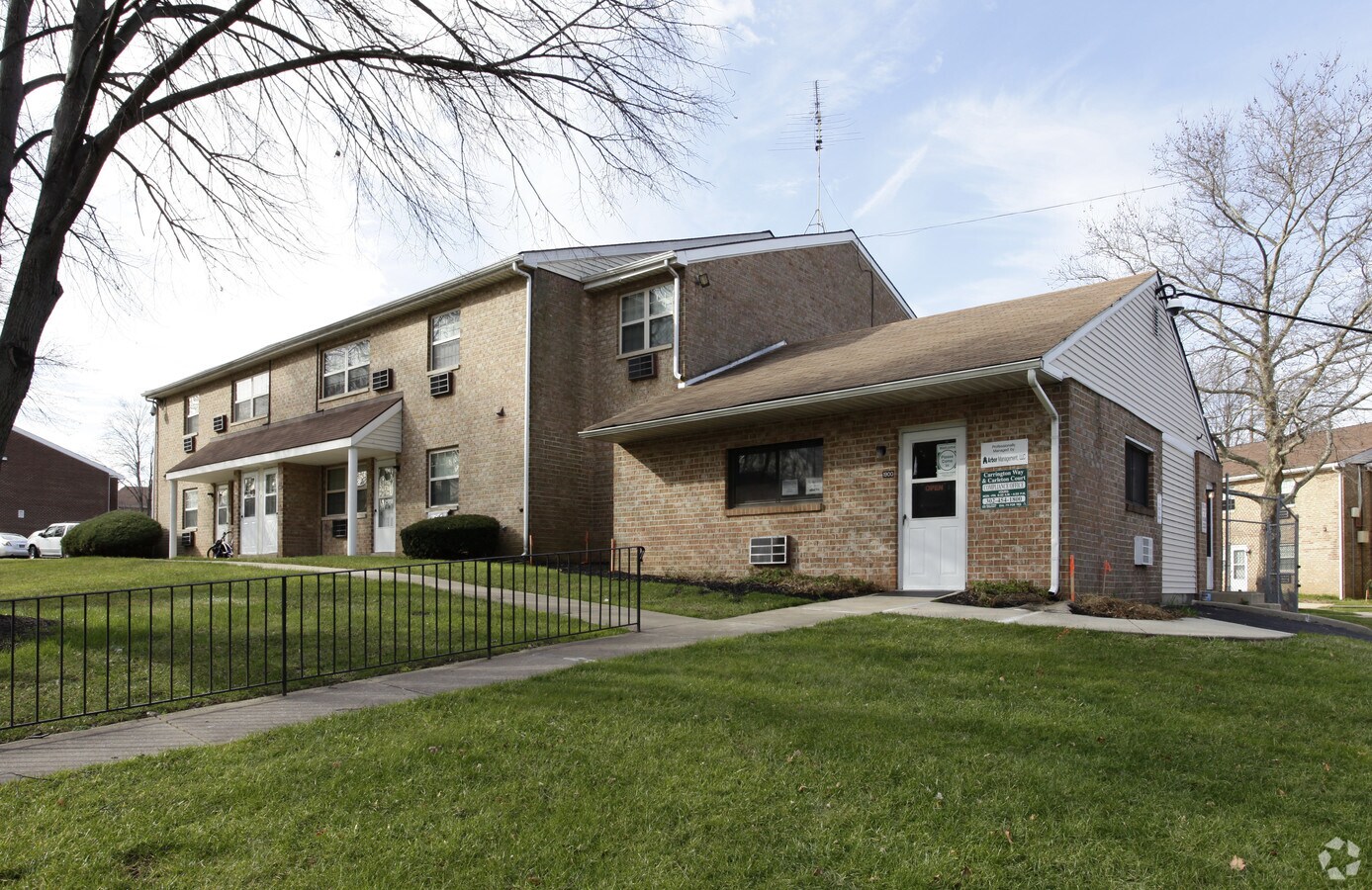 Photo - Carleton Court Apartments