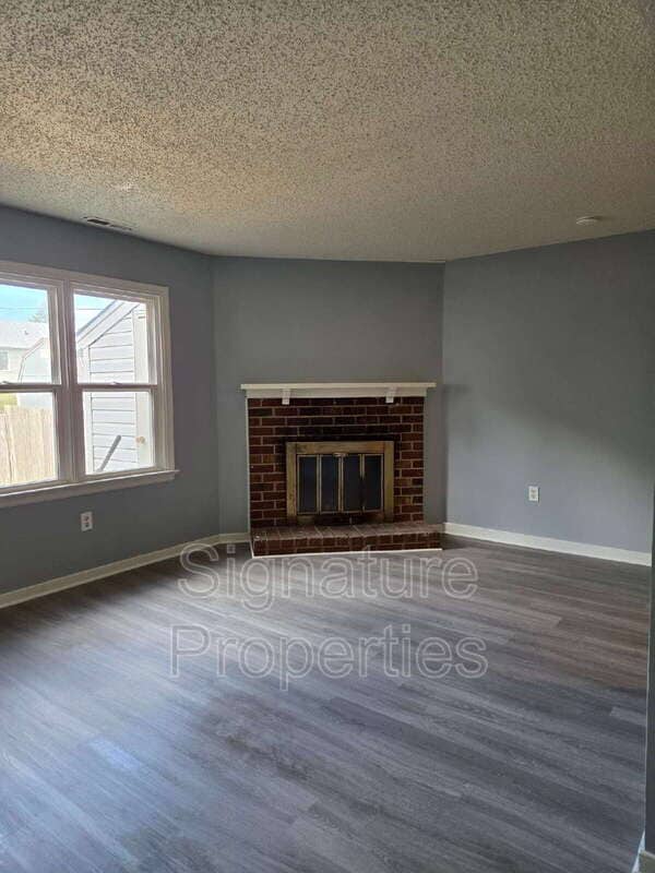 Photo - 810 Grayfox Dr