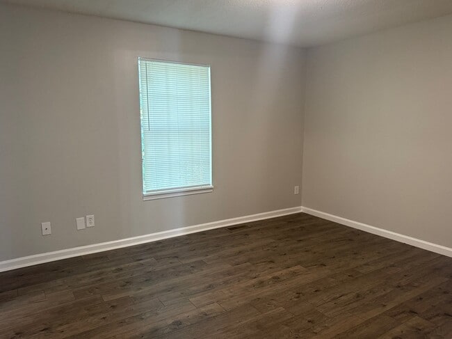 Photo - 1068 Wallace Rd Unidad B7