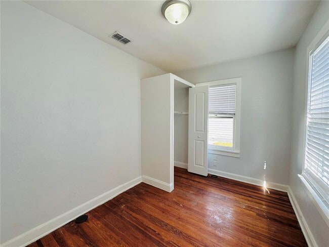 Photo - 113 Avenue C SE