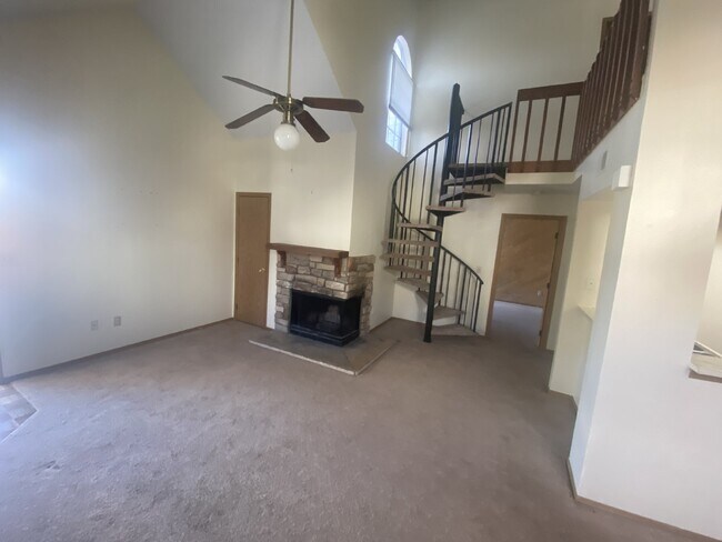 Photo - Charming Condo with a Loft! Unidad 2-212