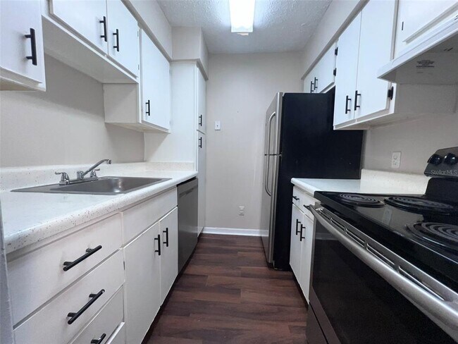 Photo - 325 Wymore Rd Unidad 206