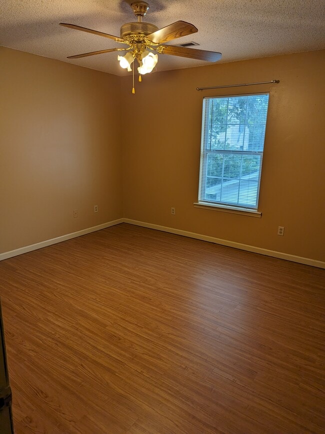 Photo - 168 Riverview Dr Unit 1