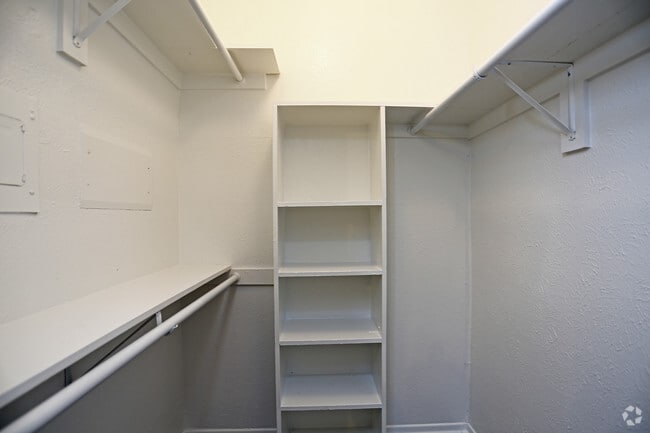 1BR,1BA - 478SF - #205 - CLOSET - Bowser