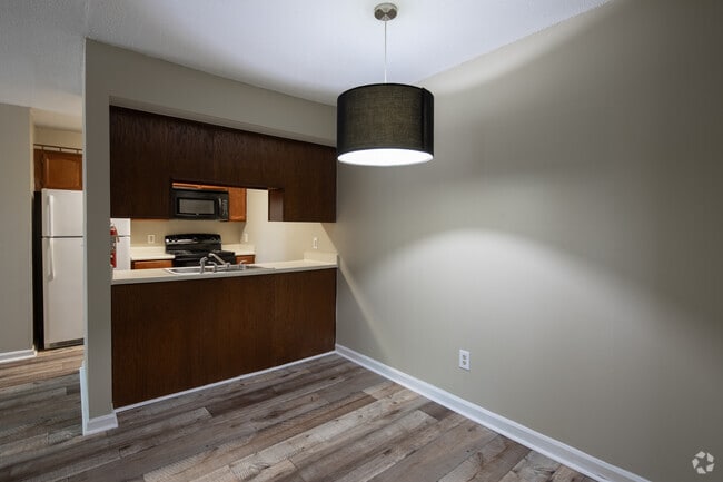 2BR, 2BA -1,363SF - Dining Room - Park Knoll