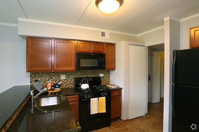 2BR, 2BA - Spruce - Kitchen