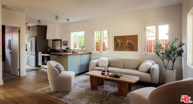 Photo - 5033 Townsend Ave