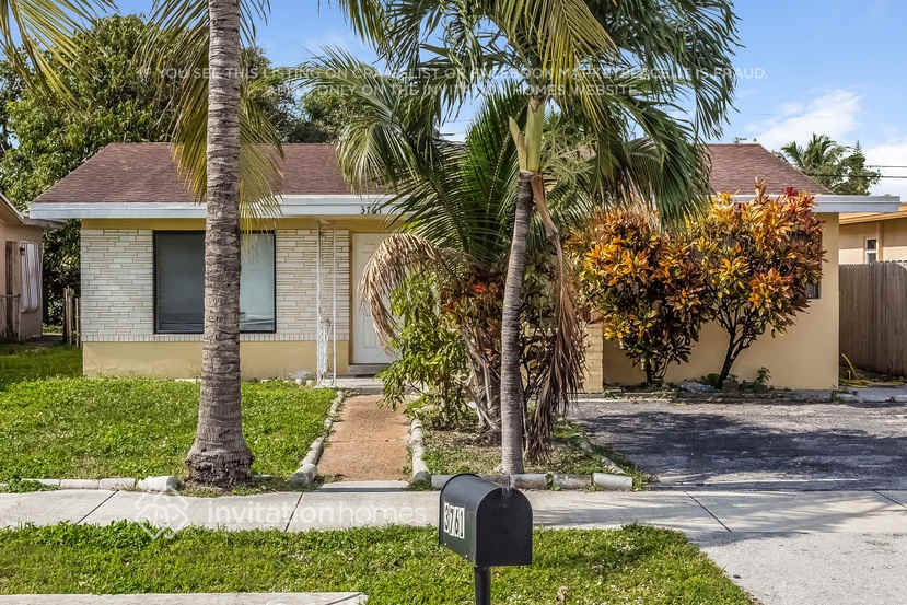 Photo - 3761 NE 15th Ave