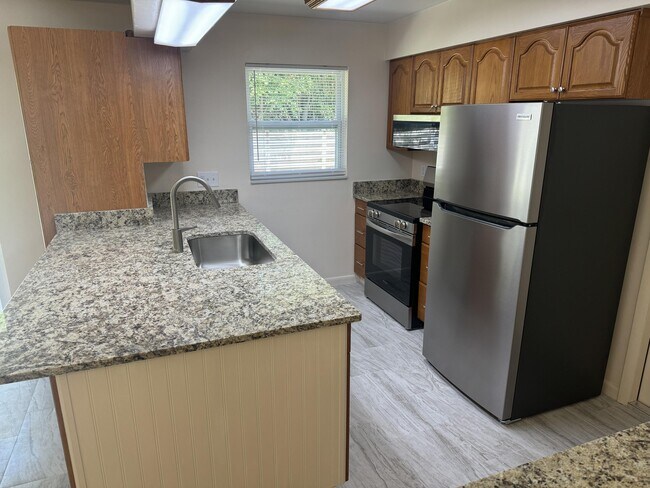 Photo - 970 Butia St